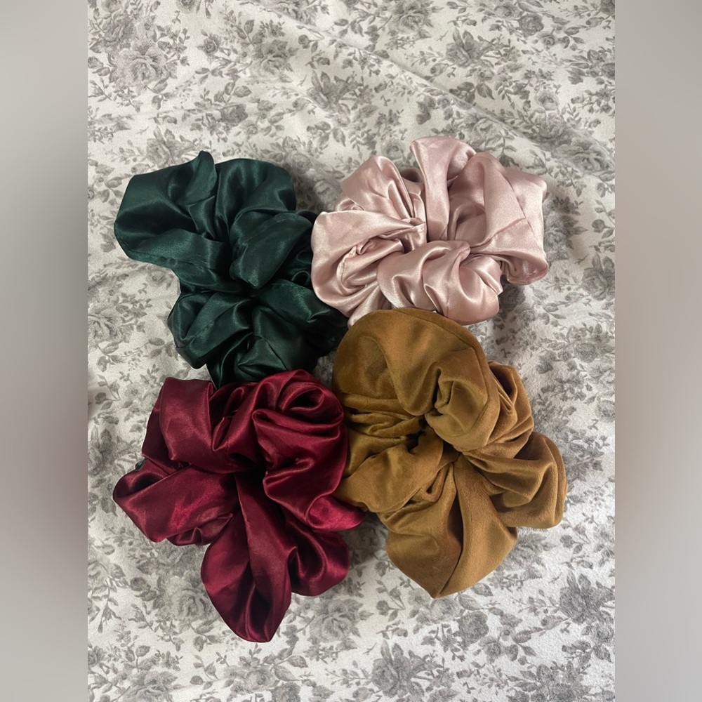 XL scrunchies